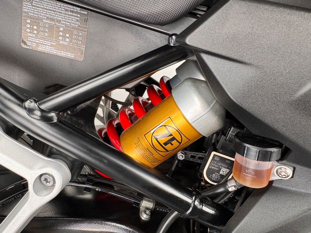 Fahrzeugabbildung BMW F 750 GS *VOLLAUSSTATTUNG *4 PAKETE *NEUWERTIG