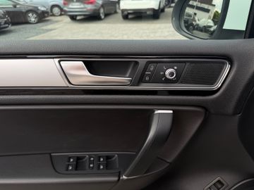 Volkswagen Touareg - 11