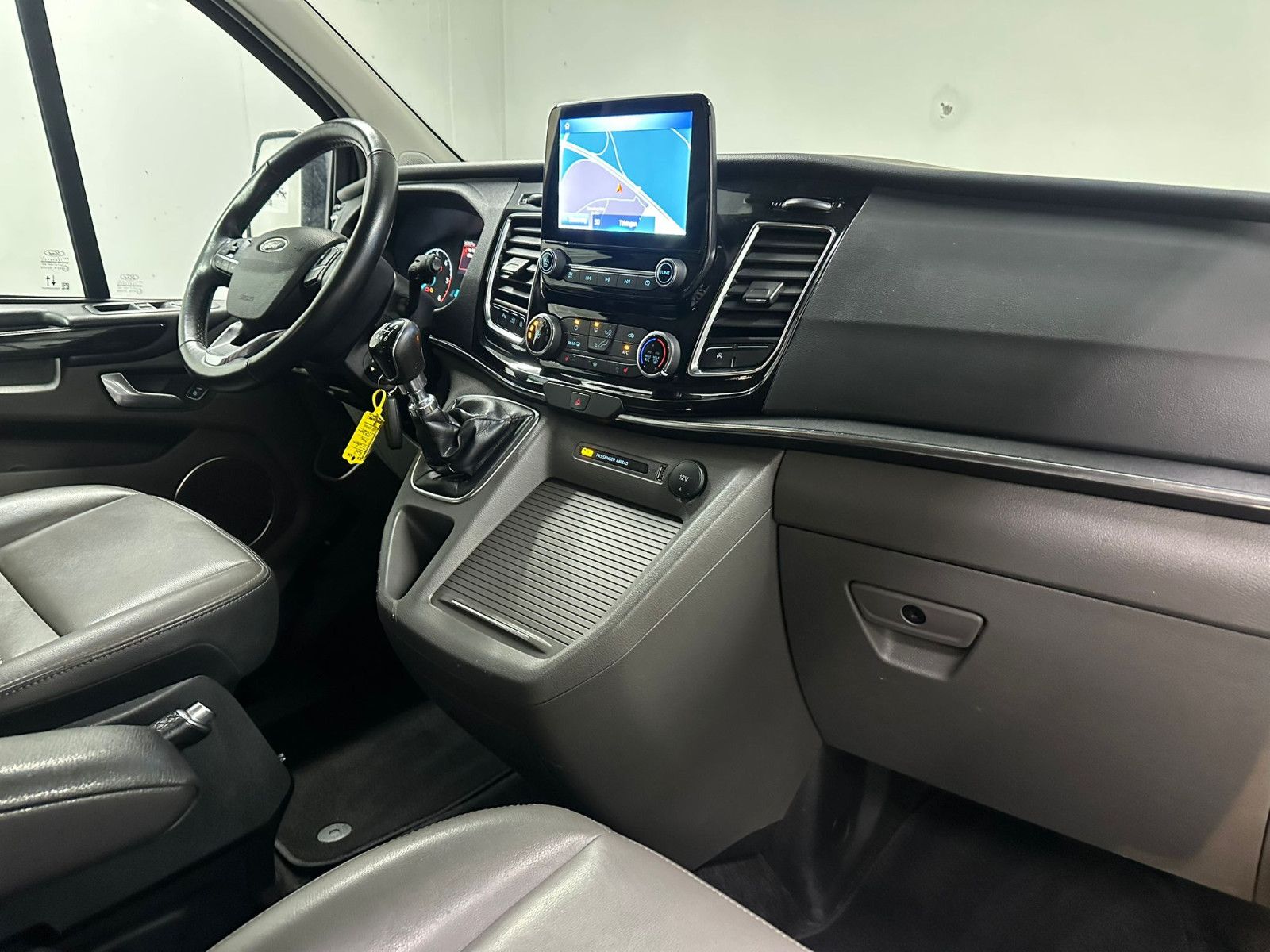 Fahrzeugabbildung Ford Tourneo Custom 320 L2H1*8SITZE*AHK*ACC*SPURH*