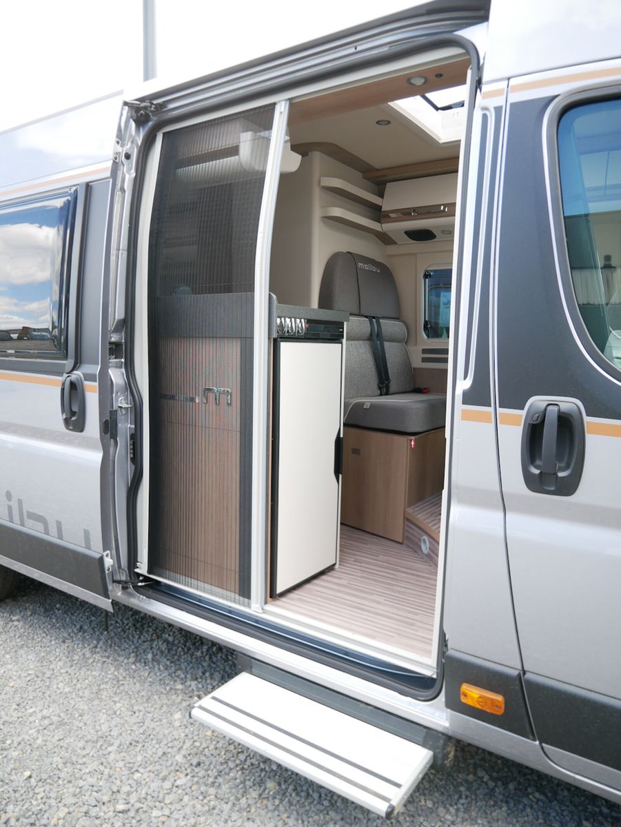 Fahrzeugabbildung Malibu Van first class - two rooms 640 LE RB D6E,Navi