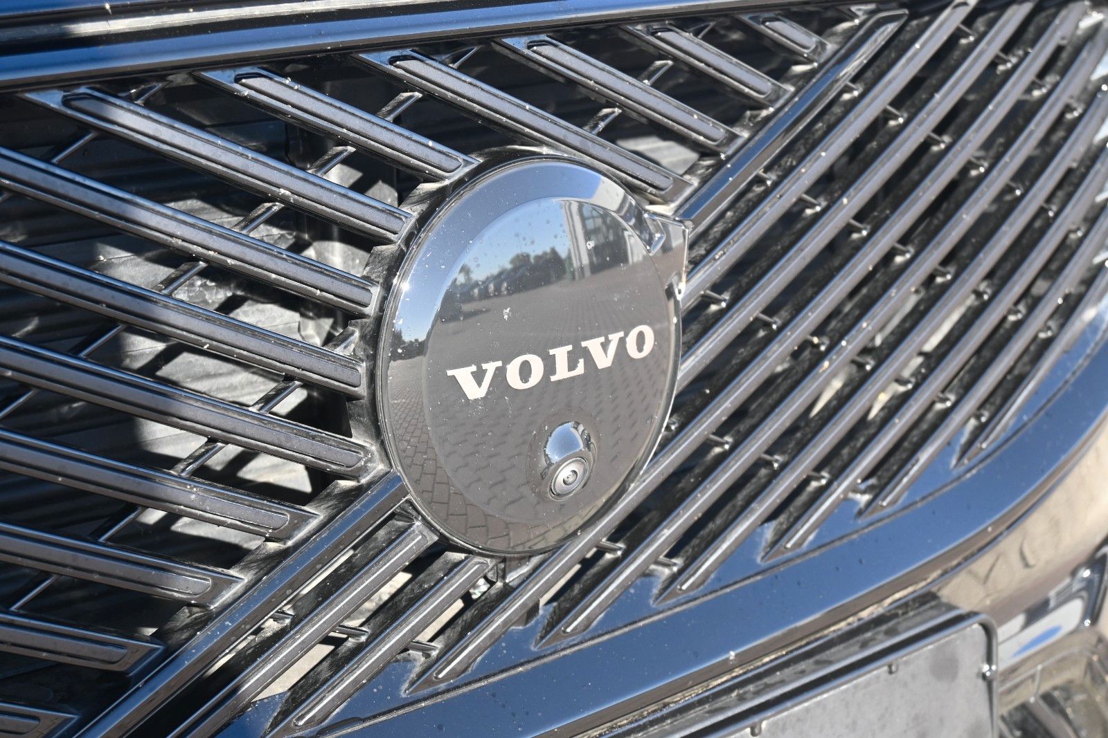 Fahrzeugabbildung Volvo XC60 B5 AWD Plus Black Edition*FSHZG*PANO*360°*