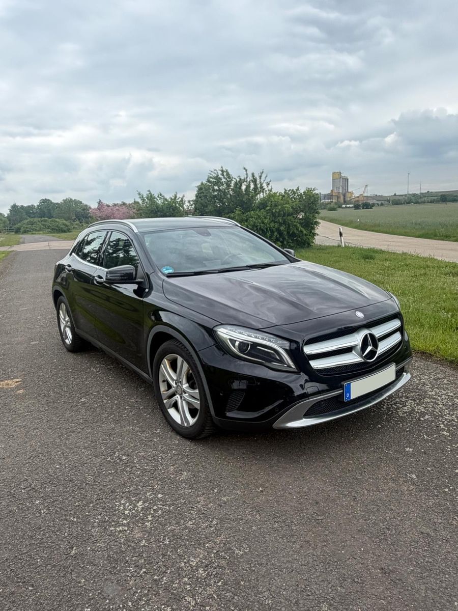 MERCEDES-BENZ GLA 200 Urban