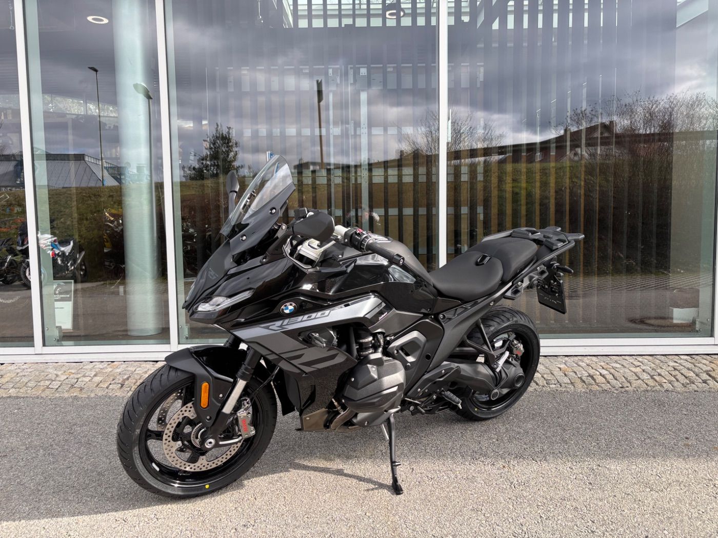 Fahrzeugabbildung BMW R 1300 RS Triple Black 4 Pakete