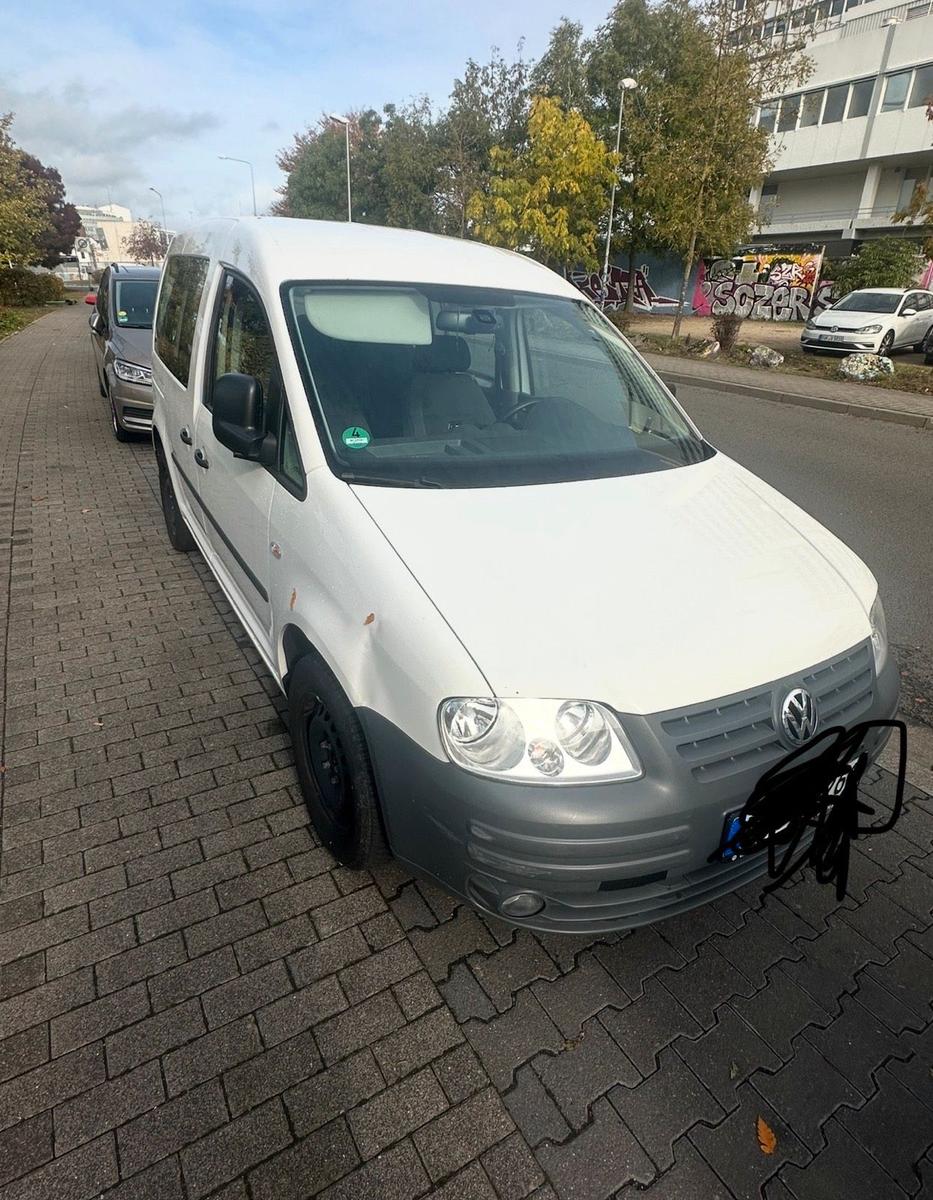 Volkswagen Caddy 2010 — rear view