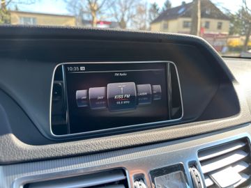 Fahrzeugabbildung Mercedes-Benz E 220d BlueTEC Avantgarde*SHZ*AHK*Schiebedach*