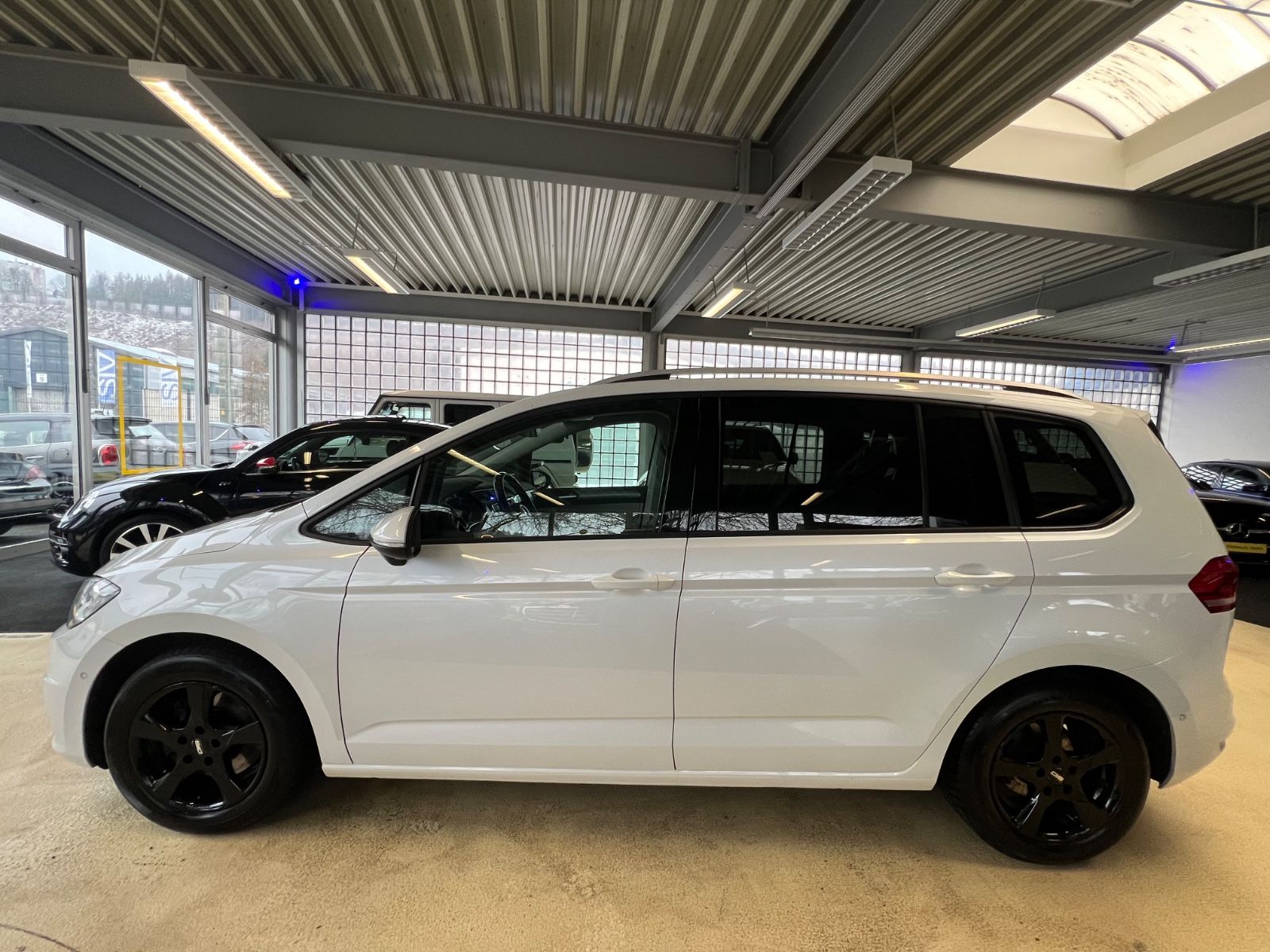 Fahrzeugabbildung Volkswagen Touran 2.0 TDI Comfortline *PERLMUTTWEIß*NAVI*