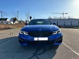 BMW 330i M Sport Automatic M Sport - BMW 330 mit Benzin-Antrieb: Blau, Head-Up Display