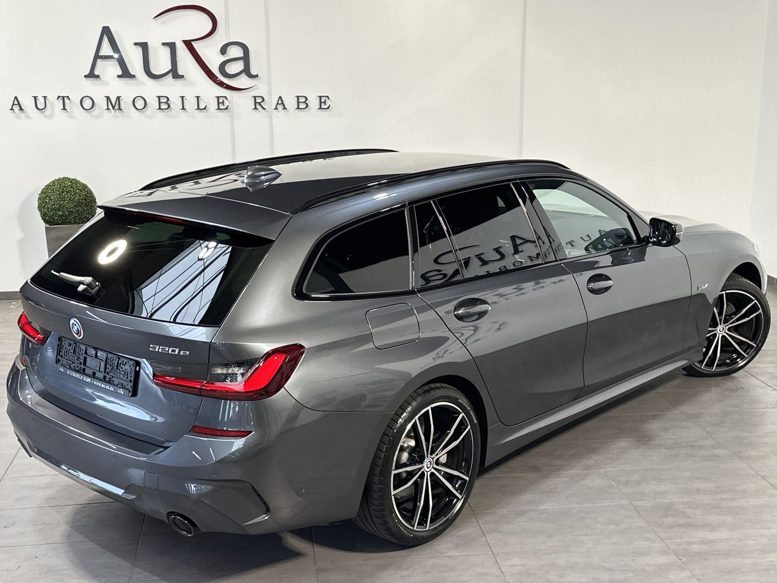 Fahrzeugabbildung BMW 320e Touring M-Sport NAV+LASER+HEAD-UP+KAMERA+VC