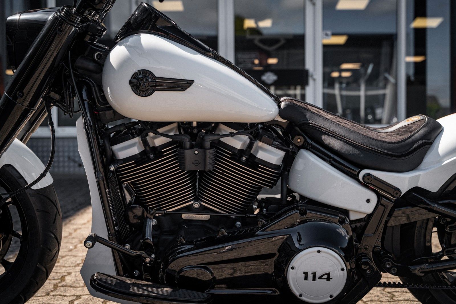 Fahrzeugabbildung Harley-Davidson WHITE FAT BOY FLFBS 114 MY24 -KESSTECH-