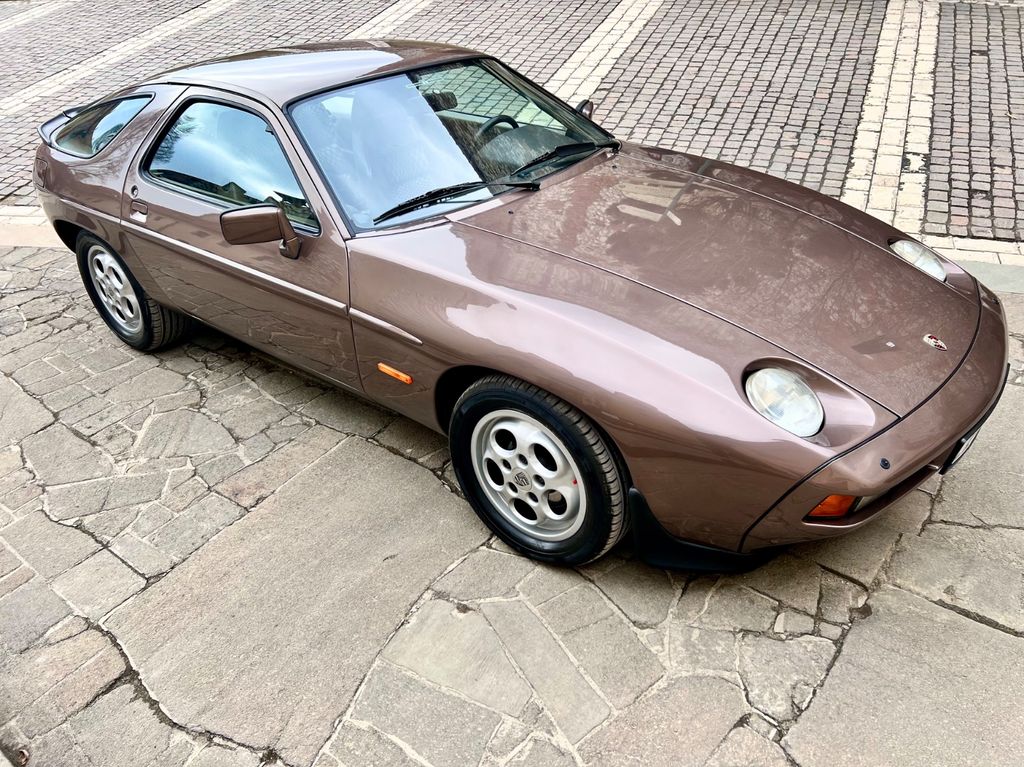 Porsche 928