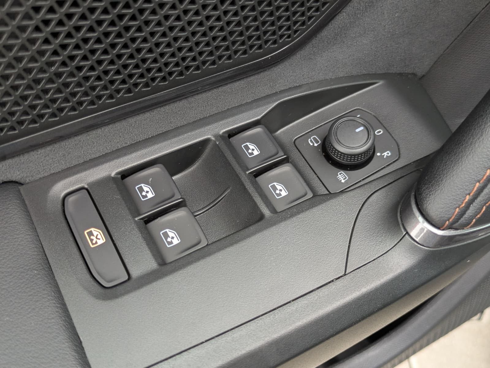 Fahrzeugabbildung CUPRA Leon 2.0 TDI MATRIX*Dinamica*Sennheiser*Int.DRIV