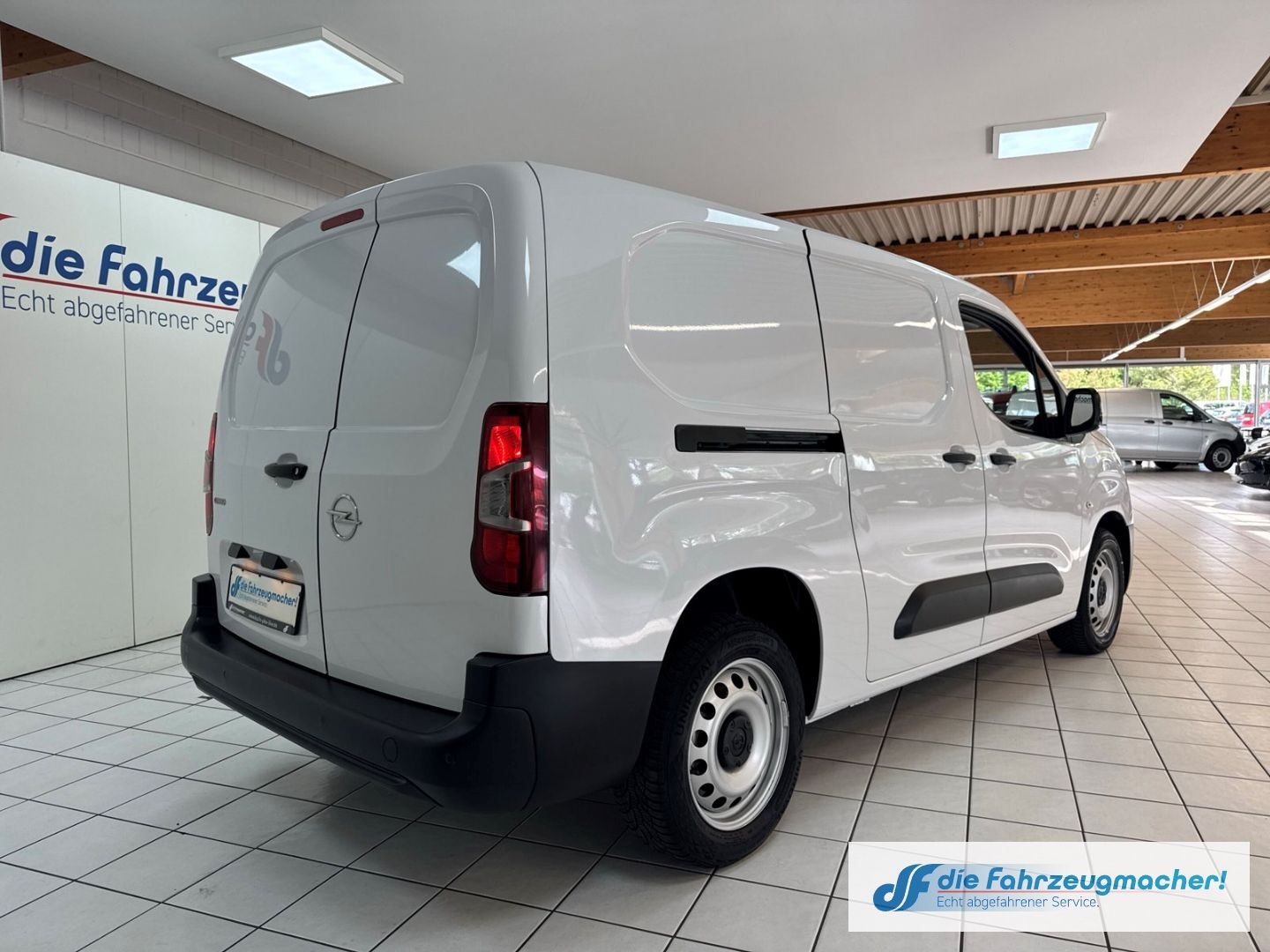 Fahrzeugabbildung Opel Combo E Cargo  L2 1,5D XL erhöhte Nutzlast EU6e