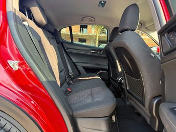 Alfa-Romeo Stelvio - 9
