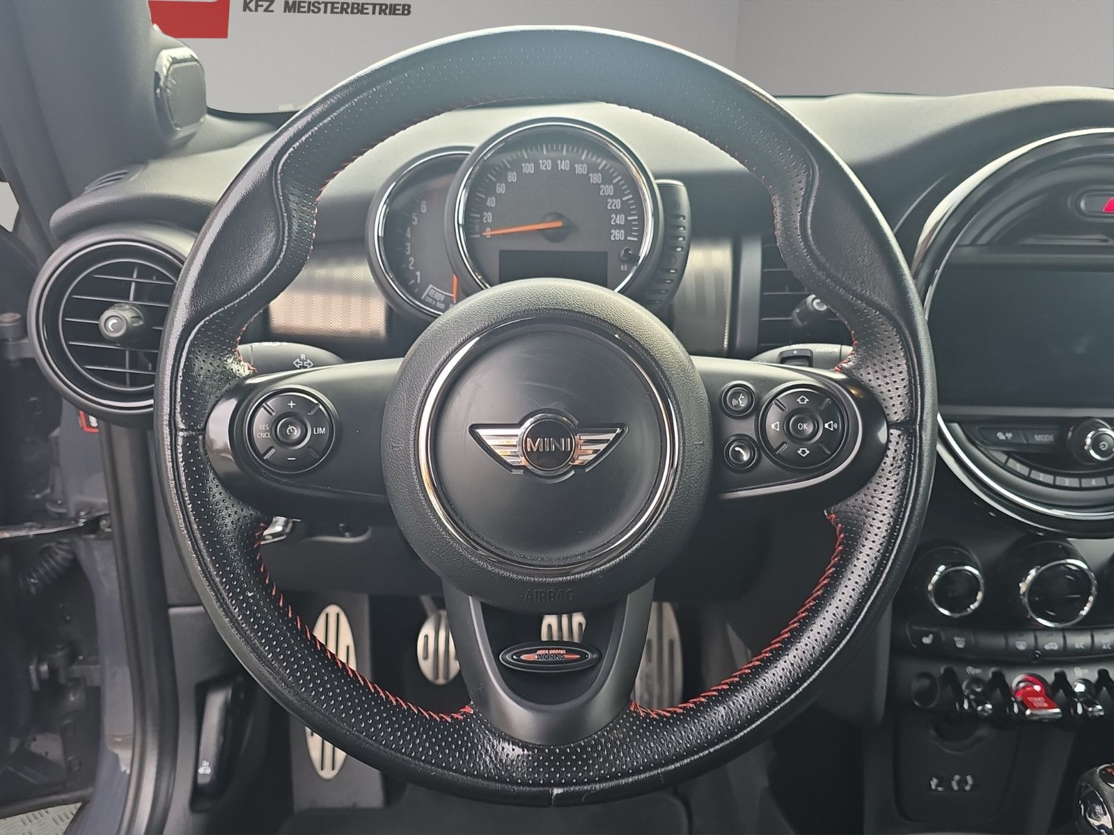 Fahrzeugabbildung MINI COOPER S Mini John Cooper Works Harman-Kardon