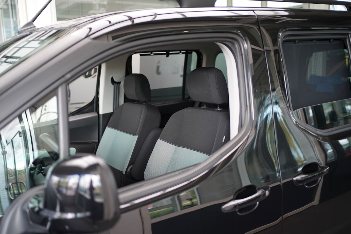 Fahrzeugabbildung Citroën Berlingo XL BlueHDi 130 Shine Standheizung AHK