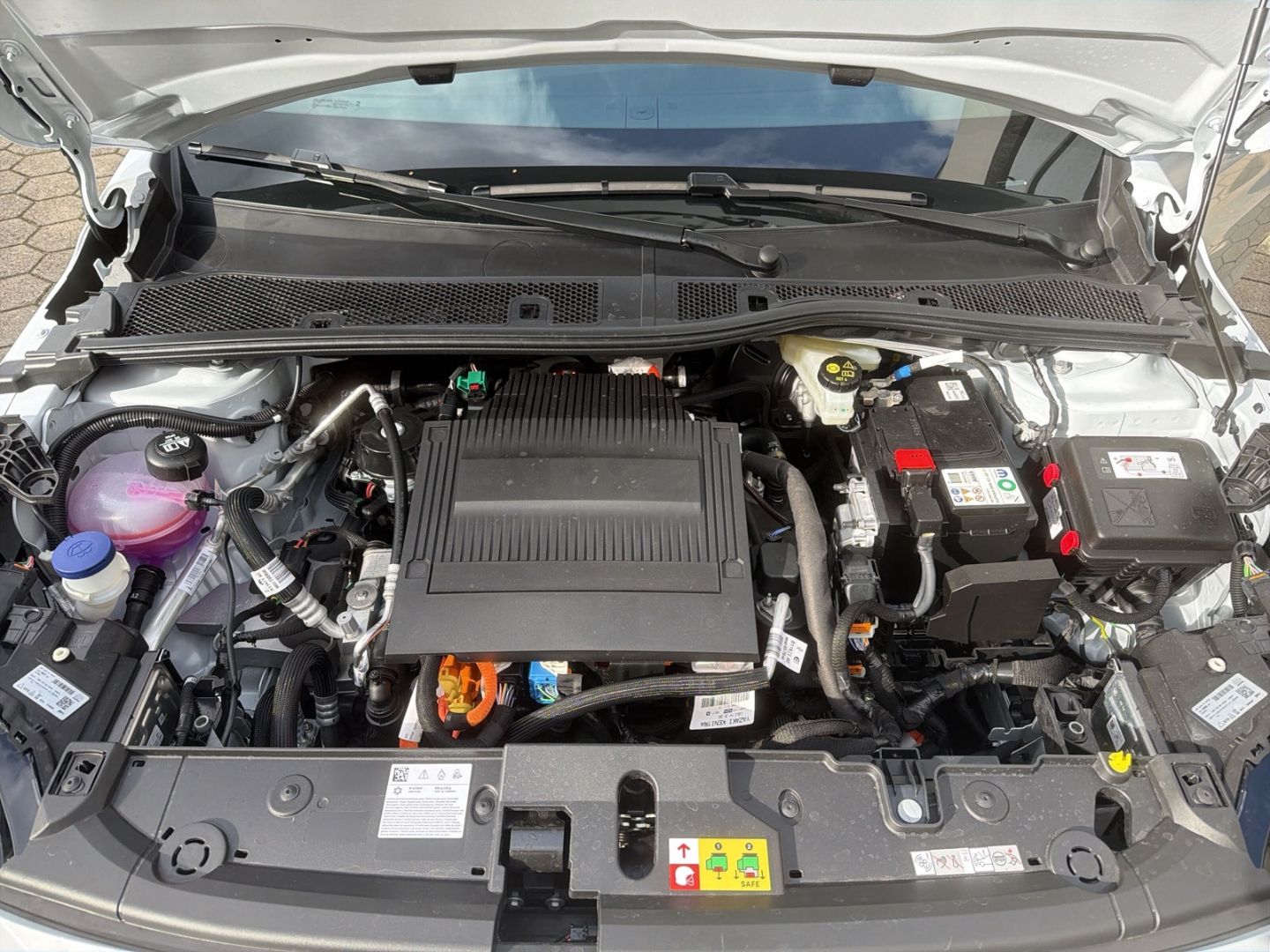 Peugeot e-208 - Bild 14