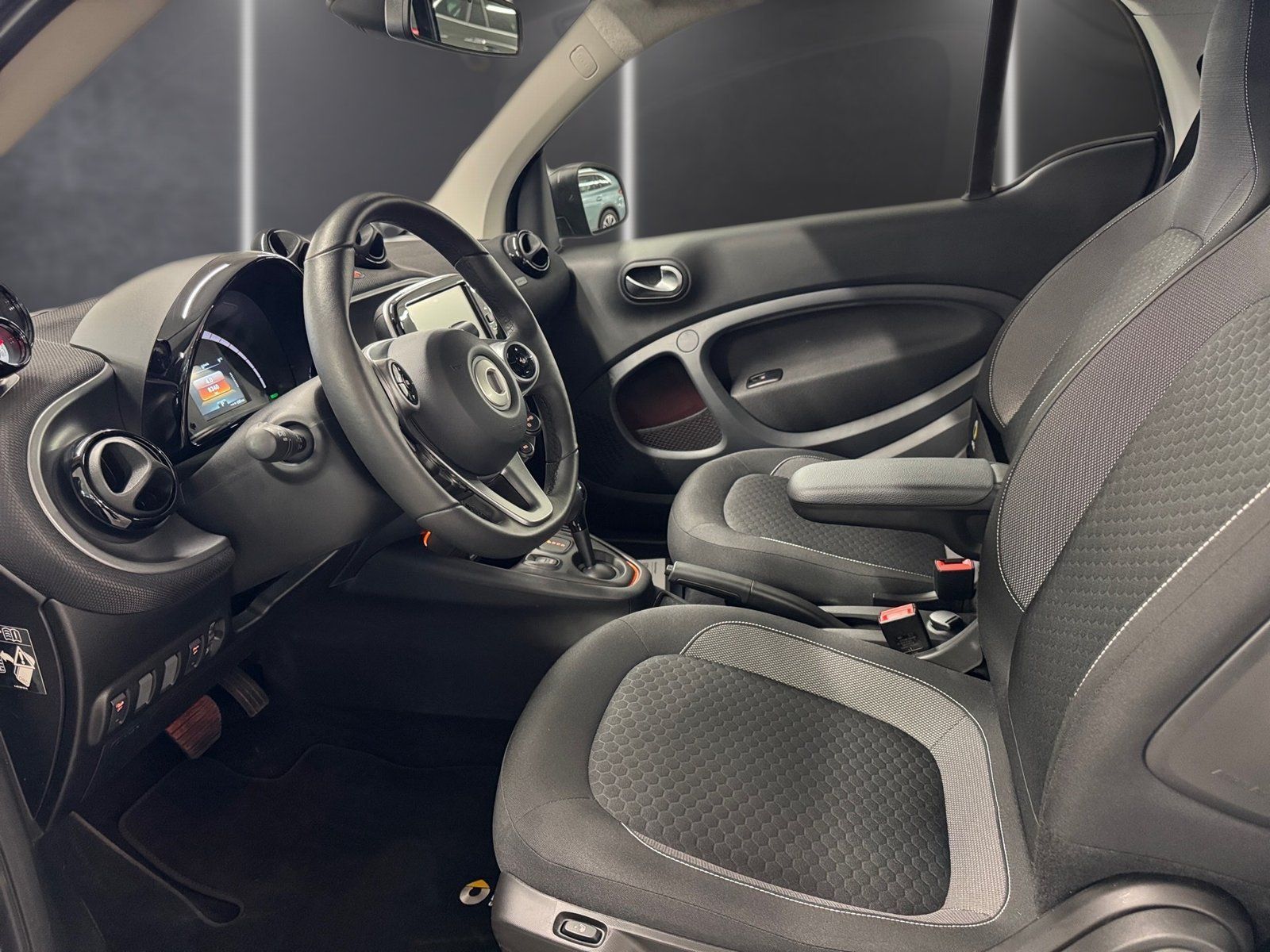 Fahrzeugabbildung Smart smart EQ fortwo Exclusive*Pano*LED*Kamera*22kW*