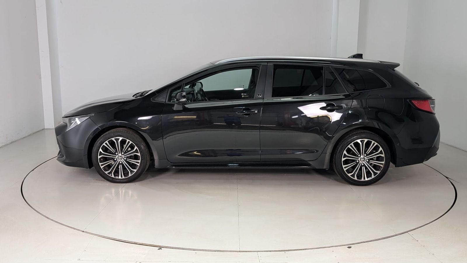 Fahrzeugabbildung Toyota Corolla Touring Sports 1.2 Team D * LED *