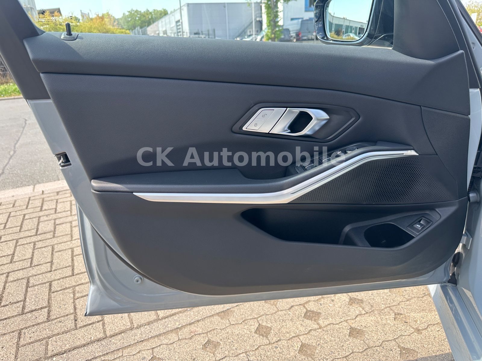 Fahrzeugabbildung BMW 320d xDrive M-Sport/Widescreen/Navi/Pano/LED/AHK