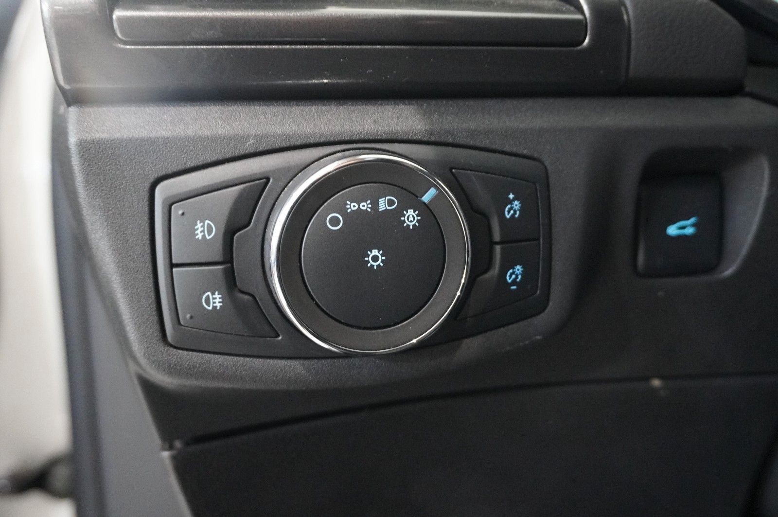 Fahrzeugabbildung Ford Mondeo Turnier 2.0D TITANIUM NAVI/LED/KAMERA/AHK