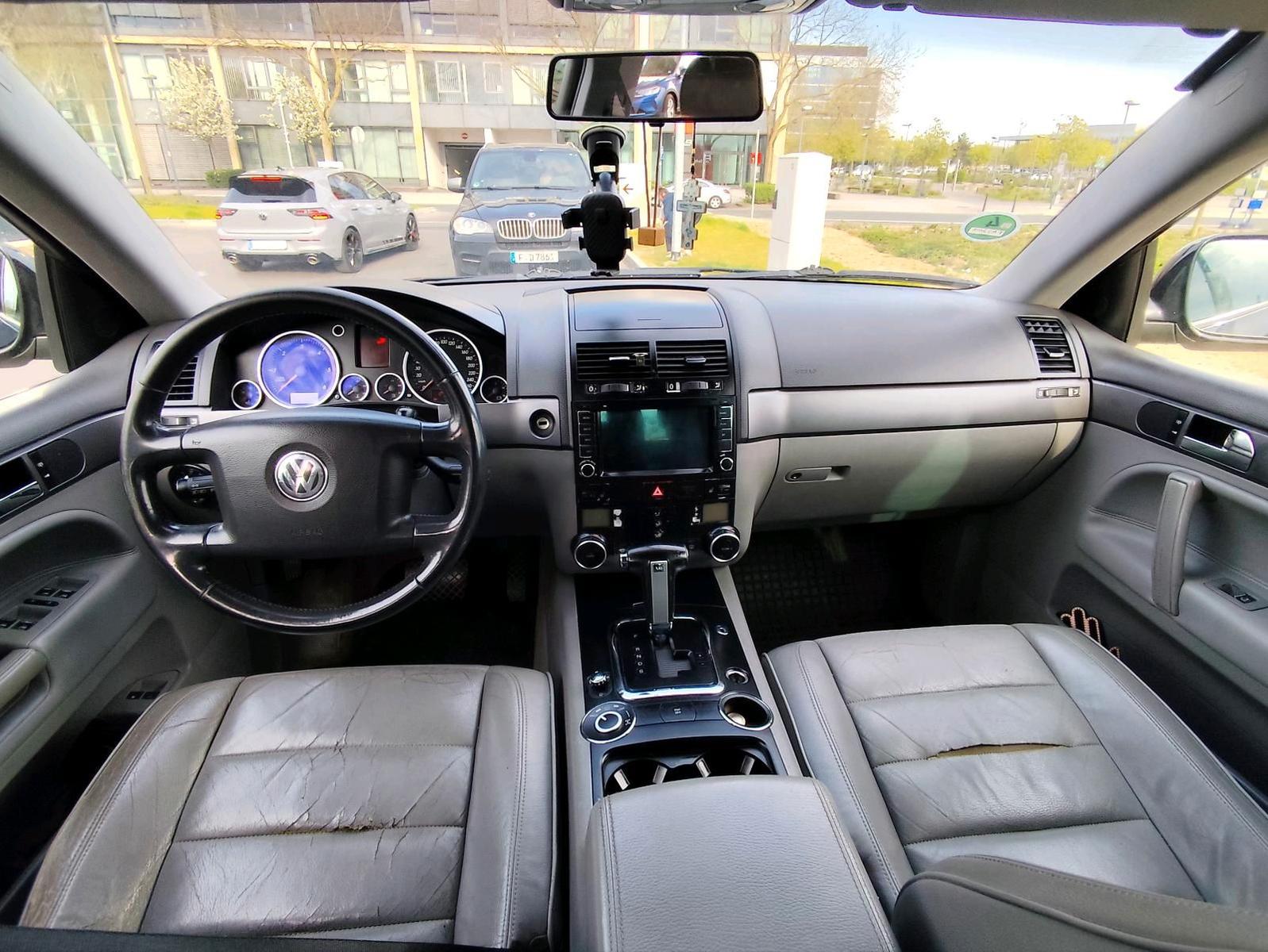 Volkswagen Touareg 2005 — photo 8