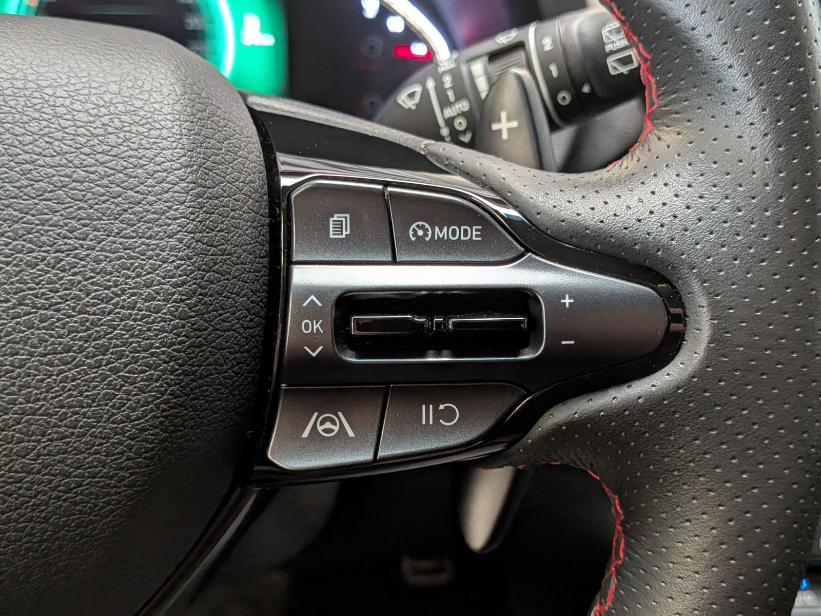 Fahrzeugabbildung Hyundai i30 1.5 N-Line LED*CARPLAY*CAM*PANO*KEYLESS*18"
