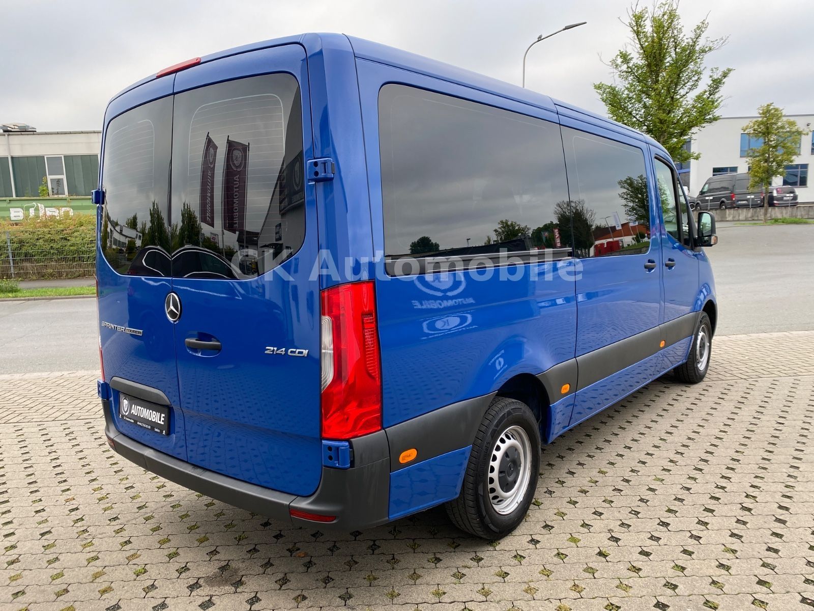 Fahrzeugabbildung Mercedes-Benz Sprinter III Tourer 214 RWD L2 /9 Sitze/Klima