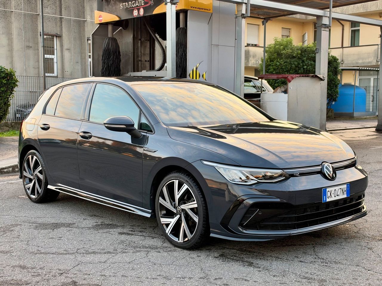 Volkswagen Golf 2.0 TDI 150 CV DSG SCR R-Line imagem 2