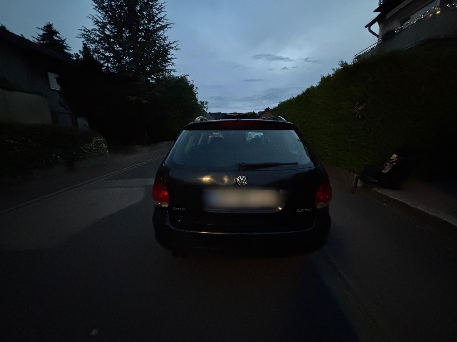 Volkswagen Golf 2010 — interior