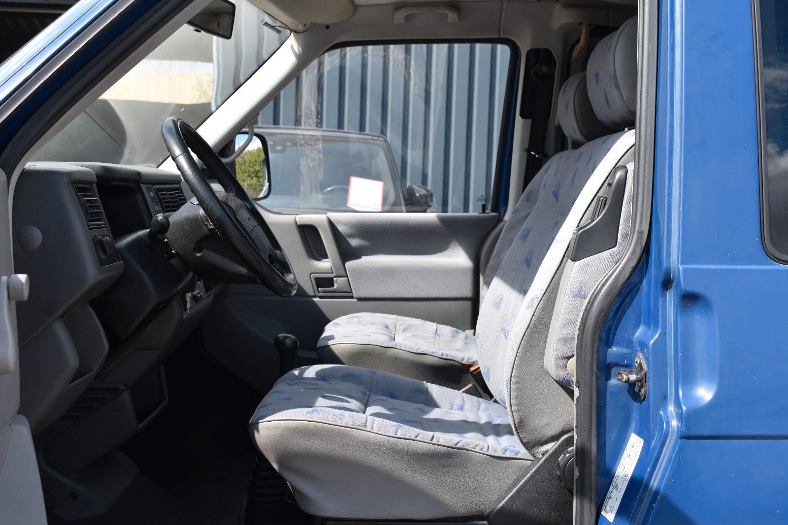Fahrzeugabbildung Volkswagen T4 Caravelle 2.5 TDI KLIMA/SERVO/ABS/AHK