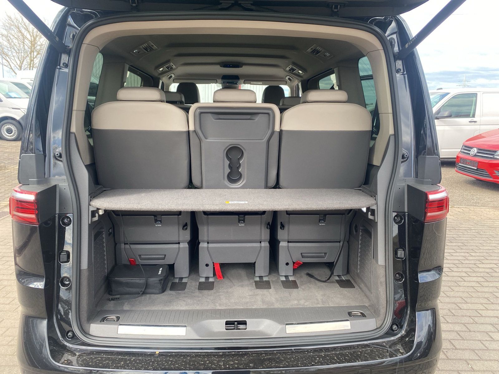 Fahrzeugabbildung Volkswagen T7 Multivan 2.0 TDI DSG Style AHK MATRIX HuD STA