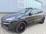 Porsche Cayenne Turbo*PANO*KEYLES*AHK*NAVI*TOTWINKEL*XEN - Porsche Gebrauchtwagen in Stuttgart