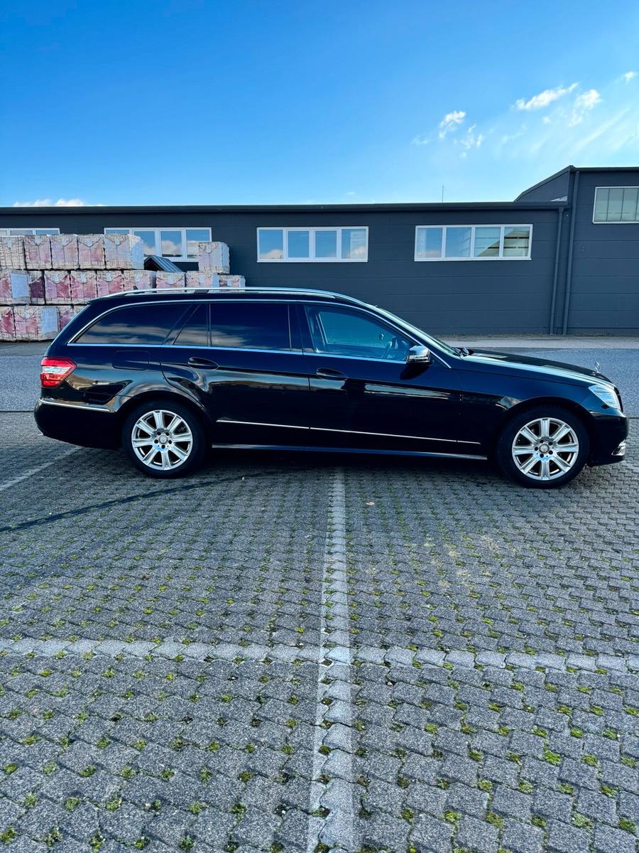 Mercedes-Benz E220 2012 — engine 170 HP (125kW)
