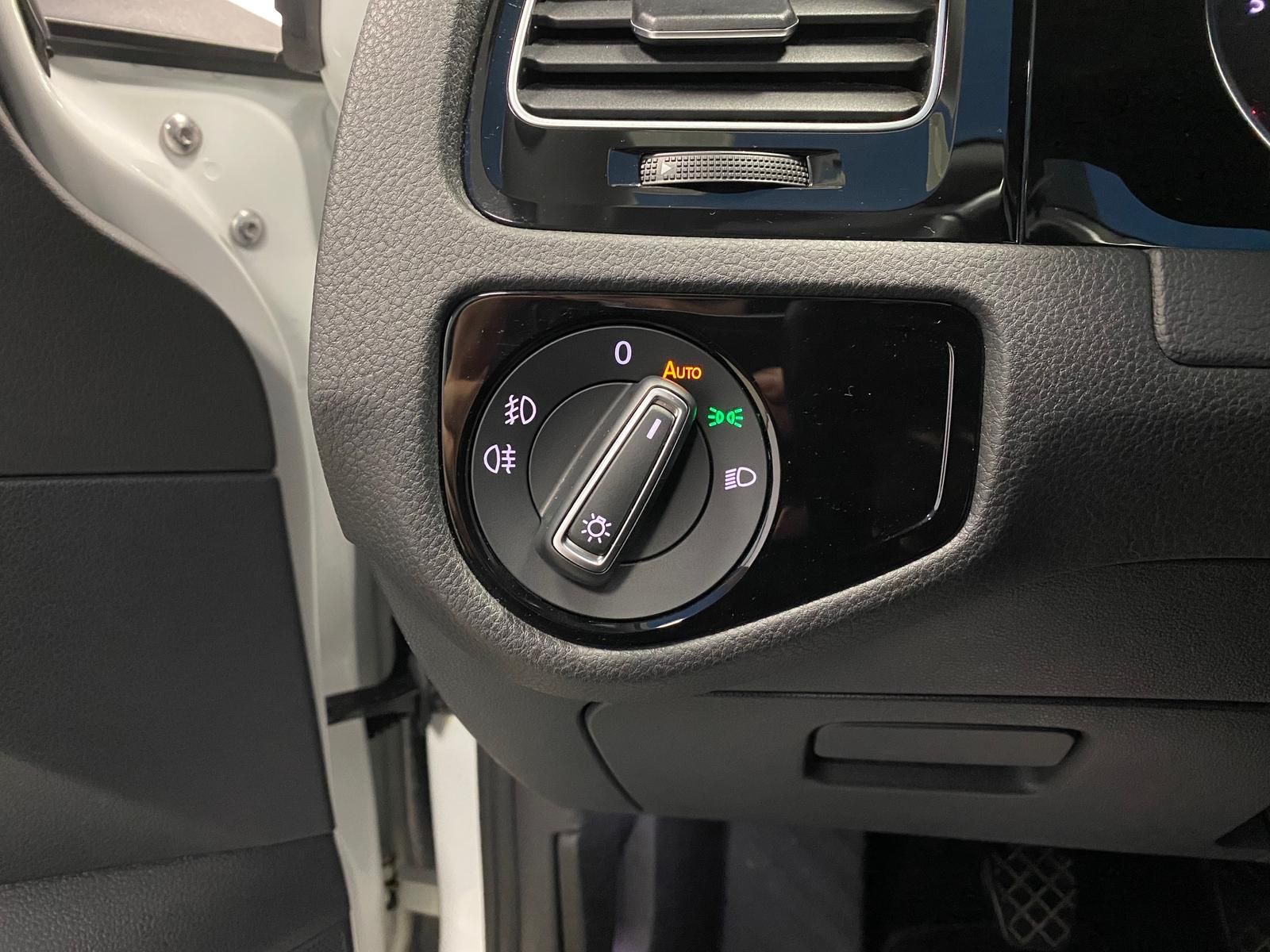 Fahrzeugabbildung Volkswagen Golf 1.4 16V TSI 1395 ccm Highline PDC+NAVI+ACC+