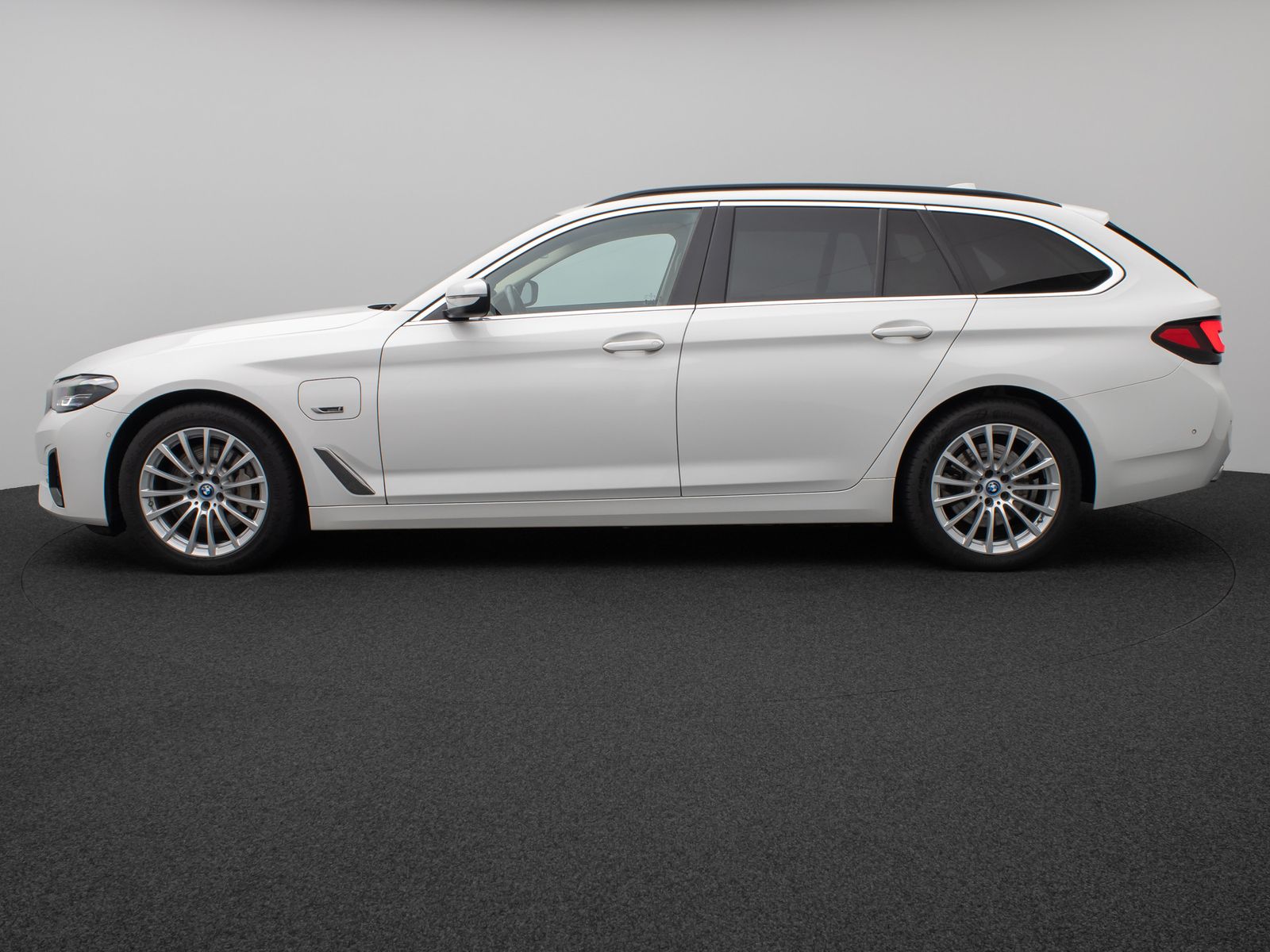 Fahrzeugabbildung BMW 530e Panorama Kamera DAB HiFi 4xKlima Leder 18Zl