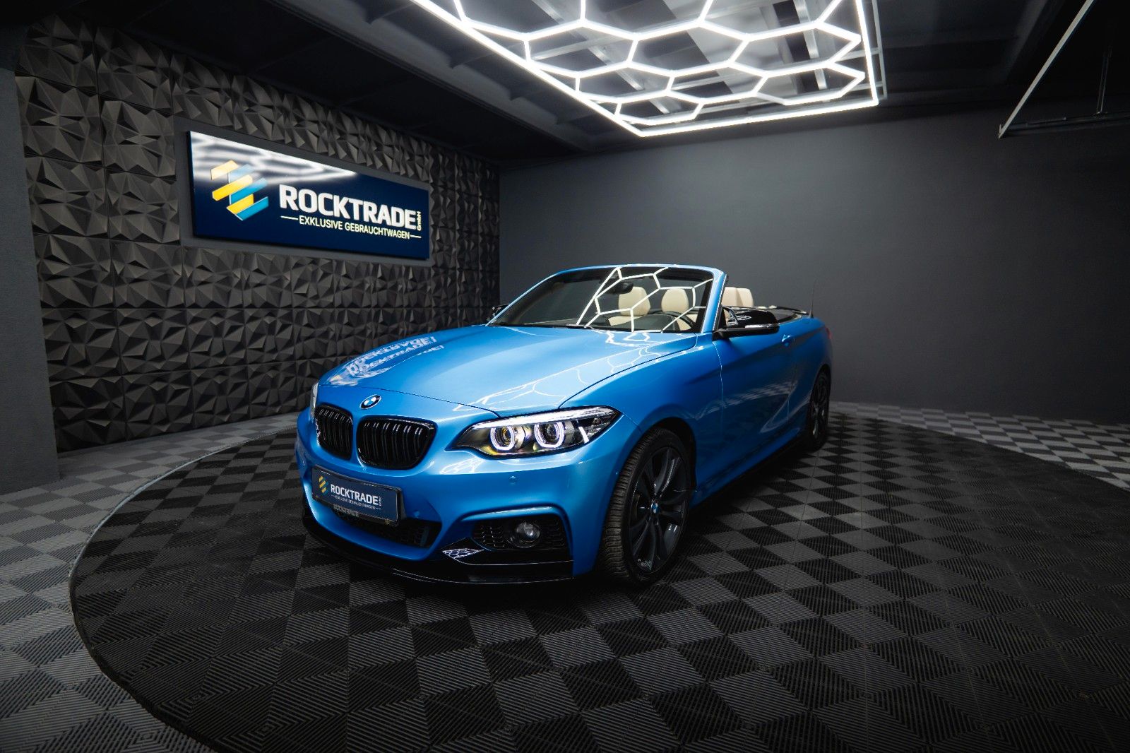 Fahrzeugabbildung BMW 230i Cabrio M-Sport Performance Shadow Line LED