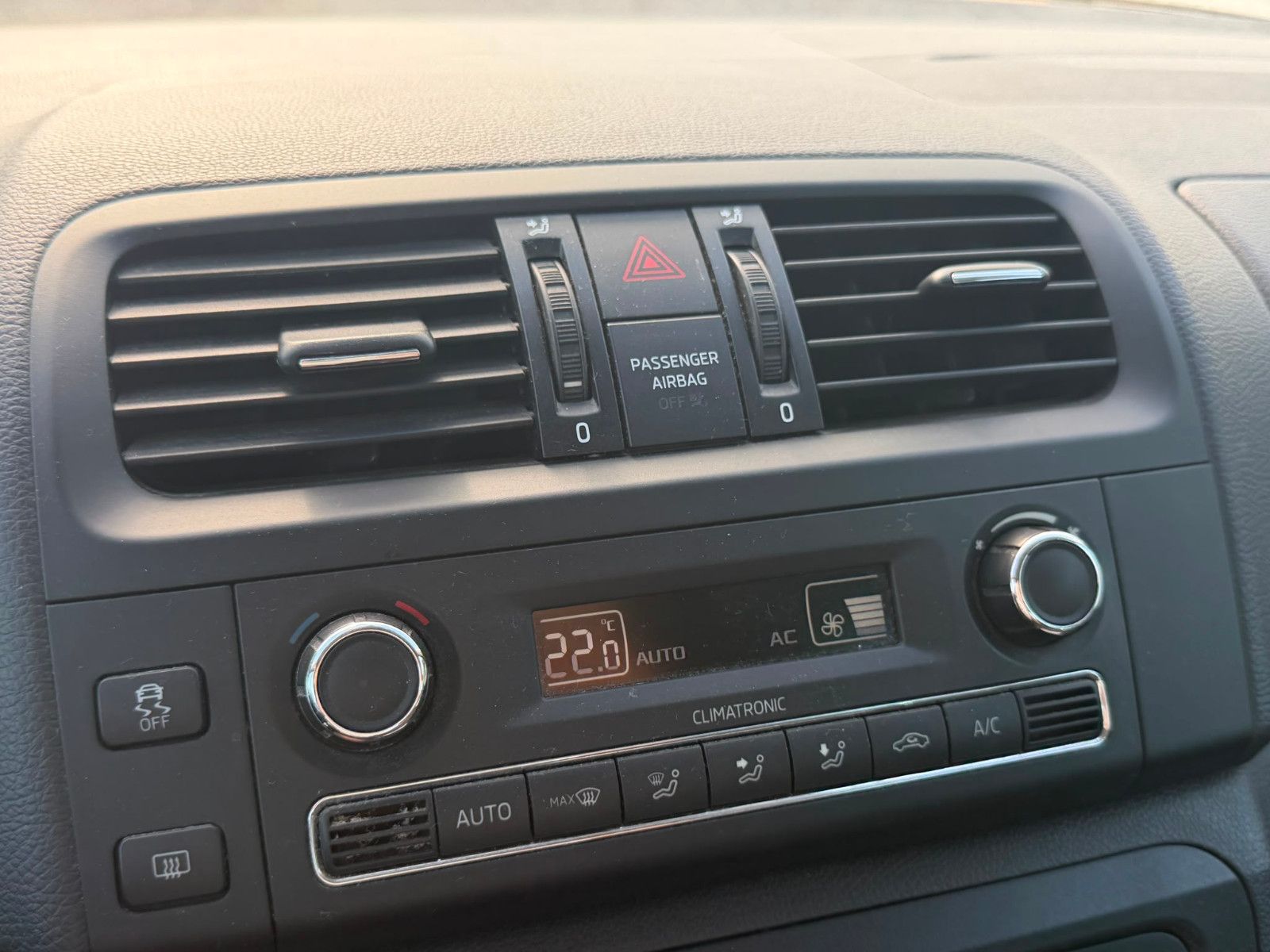 Fahrzeugabbildung SKODA Roomster Ambition 1.2 TSI Klimaautomatik PDC SHZ