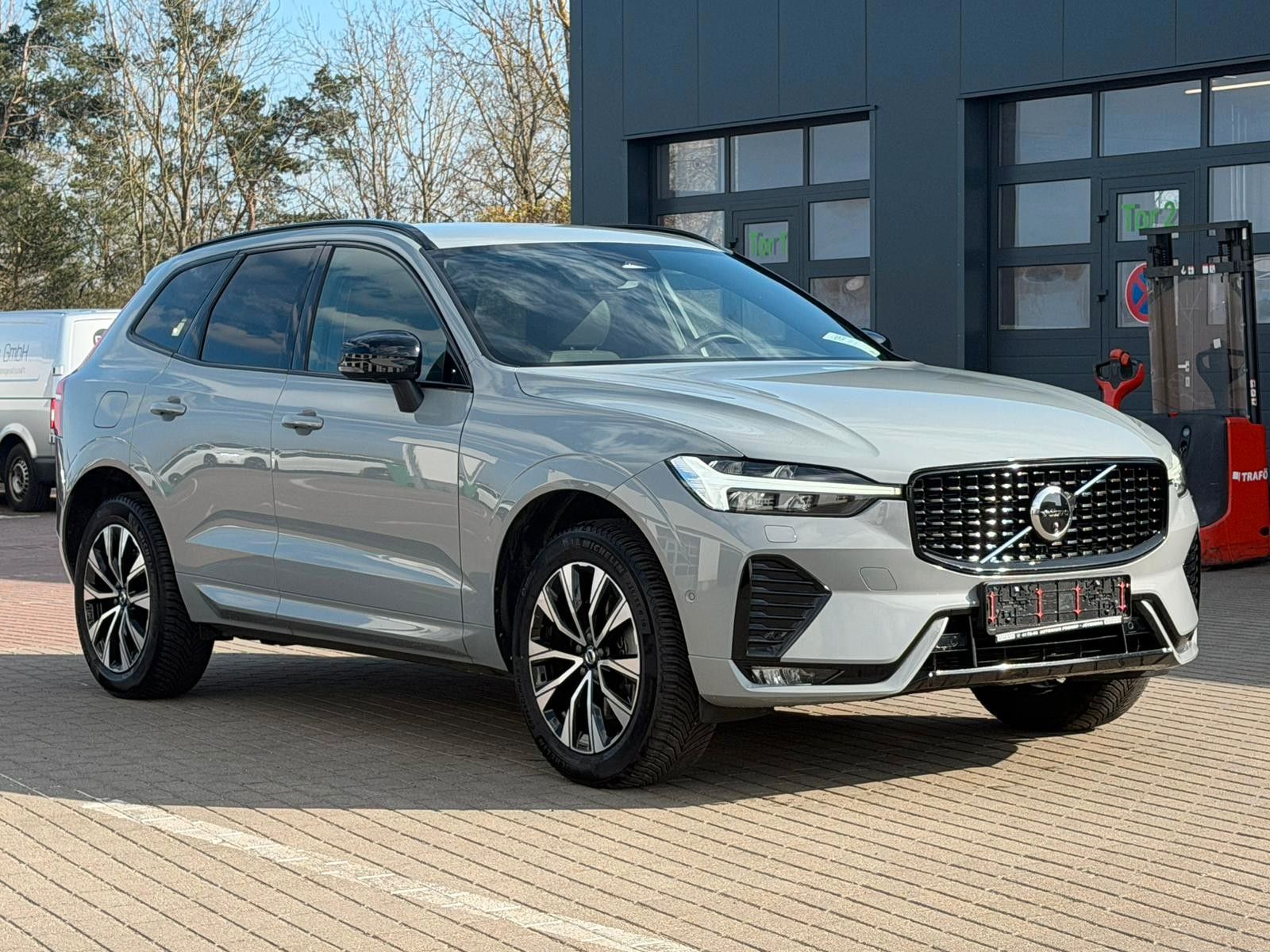 Fahrzeugabbildung Volvo XC60 B4D AWD Plus Dark*STDHZG*360°ACC