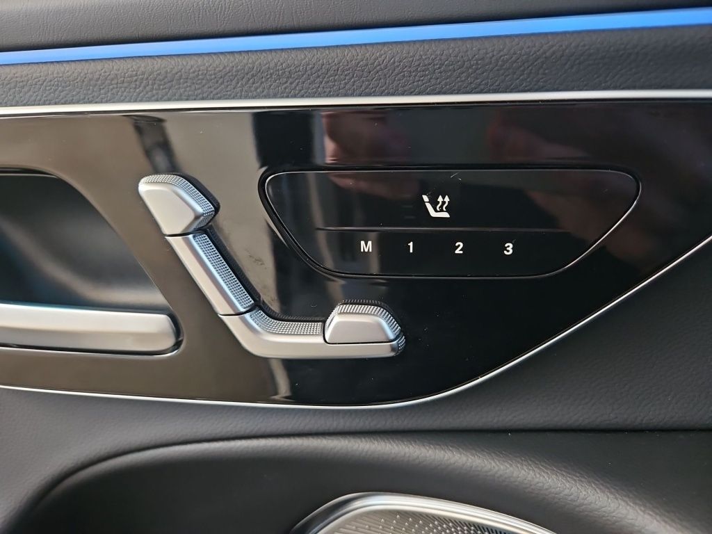 Fahrzeugabbildung Mercedes-Benz E 300 de AMG Night ACC Pano Totwi. Memo Burm.4D