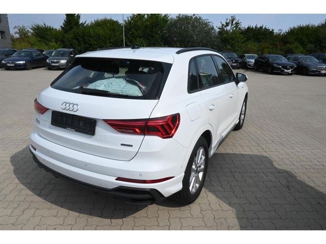 Audi Q3 45 2.0 TFSI quattro S line AHK S Line Matrix