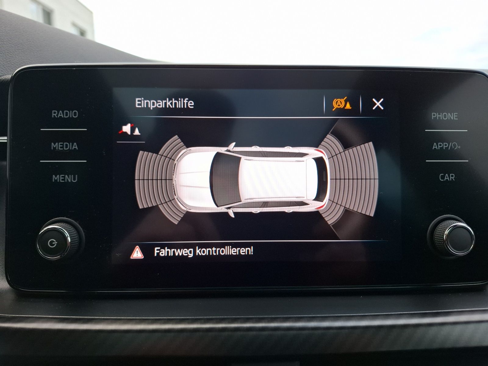 Fahrzeugabbildung SKODA Kamiq TSI Monte Carlo LED AHK Pano GRA PDC SH 18