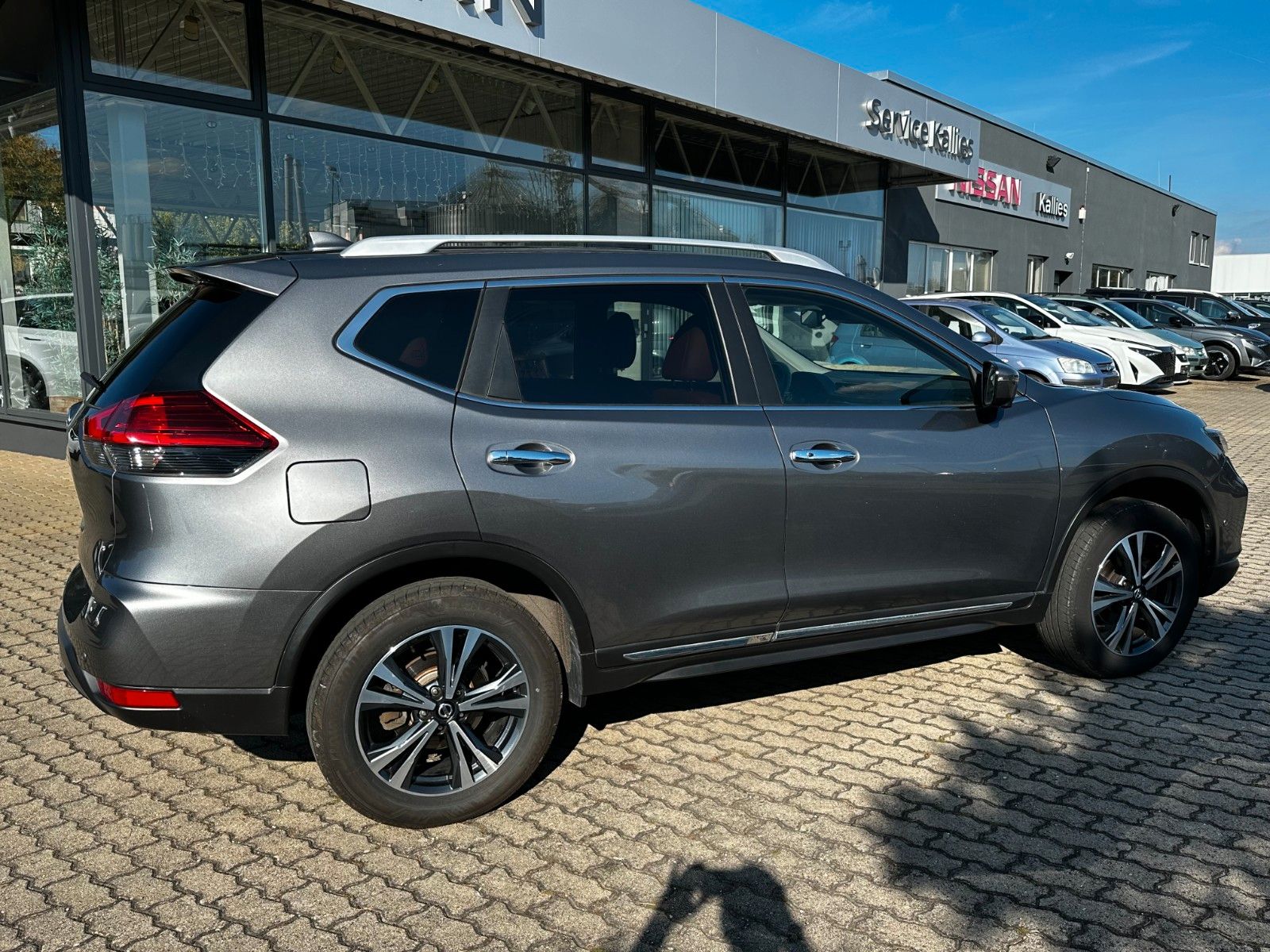 Fahrzeugabbildung Nissan X-Trail Tekna 1. Hand, TOP, Leder, HU, DS neu