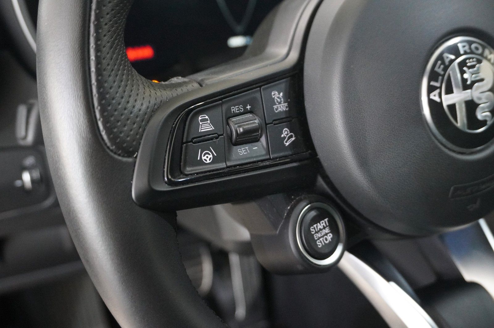 Fahrzeugabbildung Alfa Romeo Stelvio 2.2D VELOCE Q4 NAVI/LED/KAMERA/MATRIX/SH