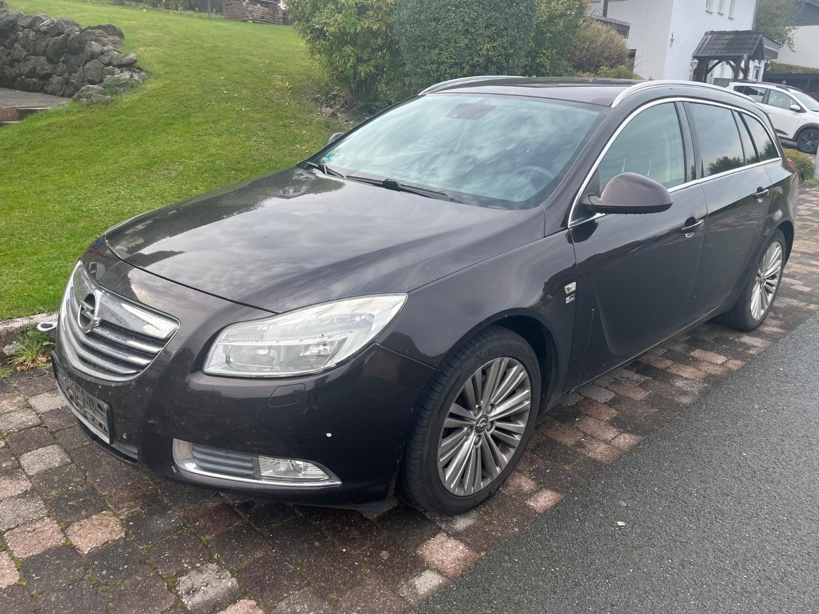 Opel Insignia 2012 — rear view