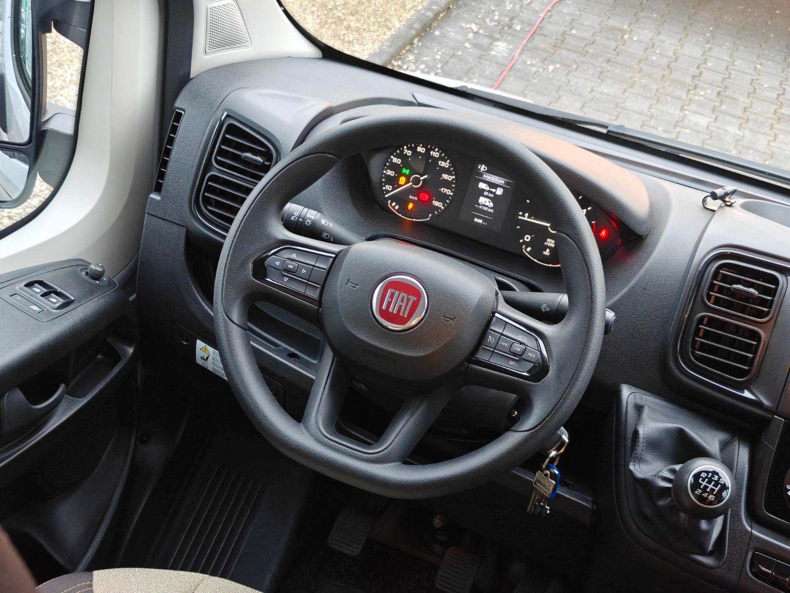 Fahrzeugabbildung Roller Team Livingstone Next 540 - SAT, TV, Solar, Kamera -