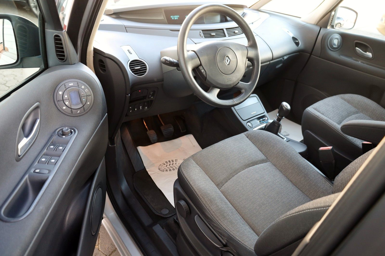 Fahrzeugabbildung Renault Espace IV Navitech Navi,PDC,8 fach bereift