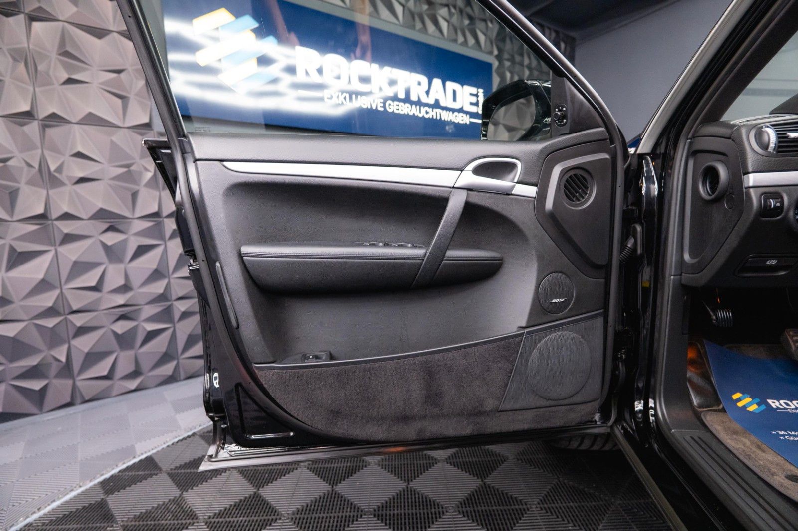Fahrzeugabbildung Porsche Cayenne 3.6 V6 Black Edition | BOSE | 22Zoll ABT