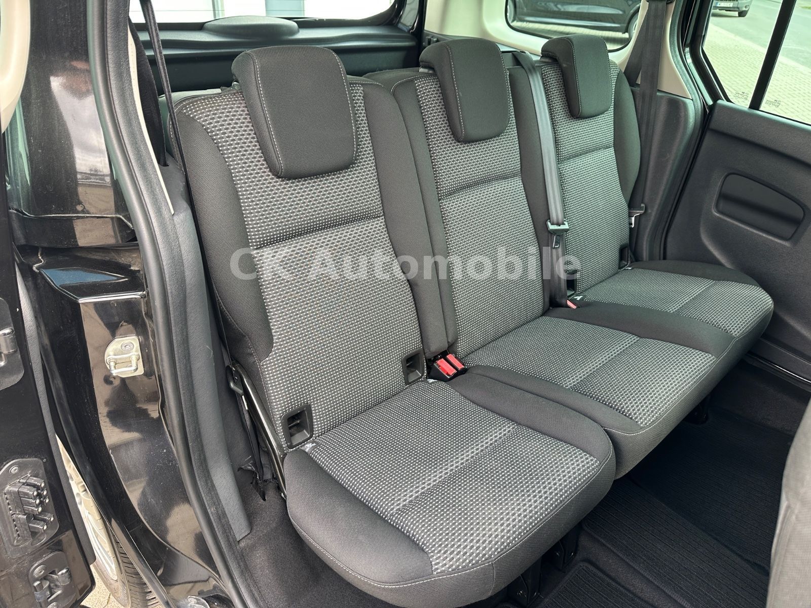 Fahrzeugabbildung Mercedes-Benz Citan Kombi 112 Lang Automatik/Navi/Pano/Kamera