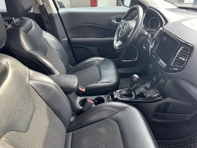 Fahrzeugabbildung Jeep Compass Limited 4WD Automatik+Navi+CarPlay+Allw.