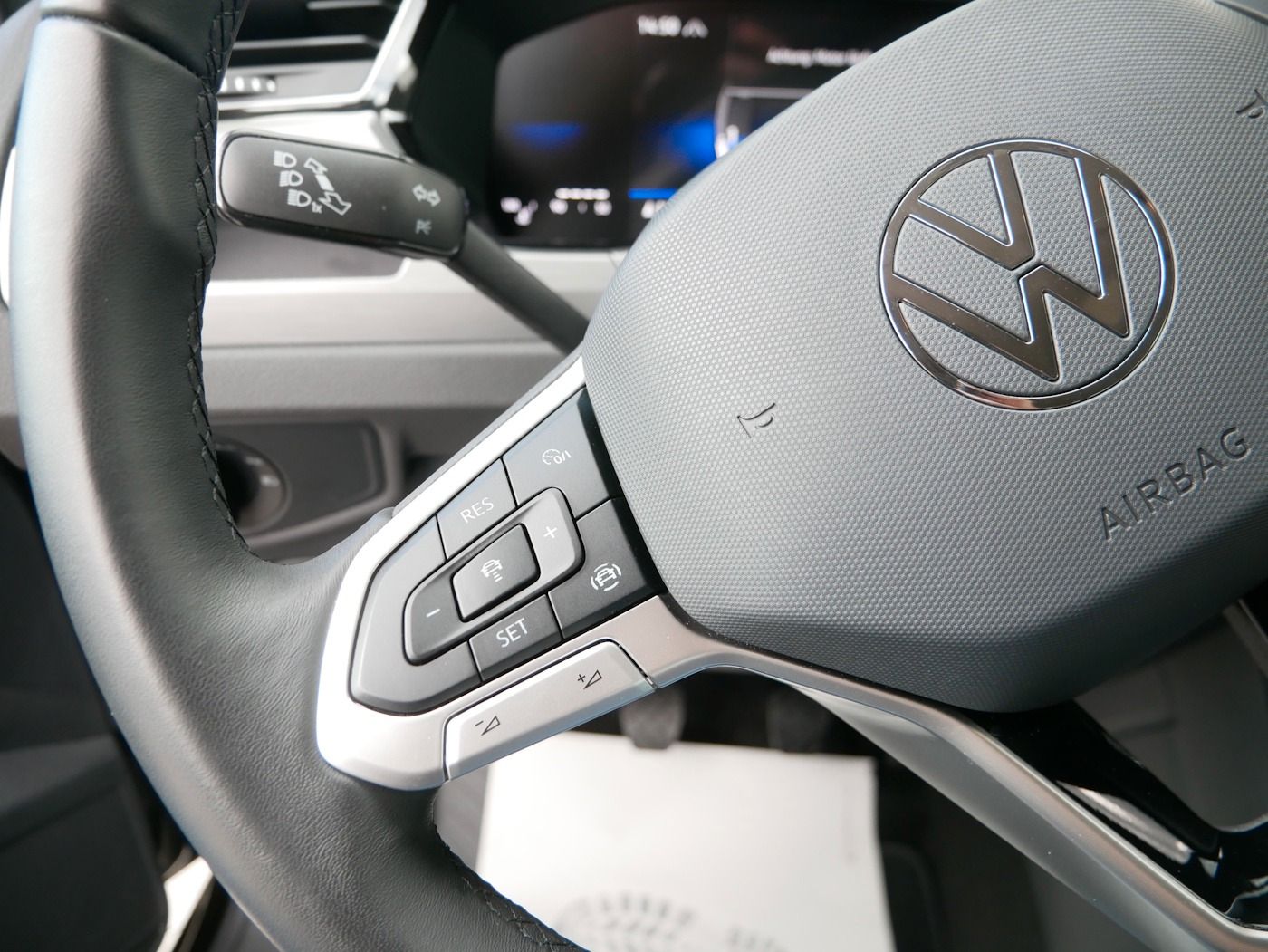 Fahrzeugabbildung Volkswagen Touran 1.5 Comfortline NEU48T 7-Sitzer ACC PDC